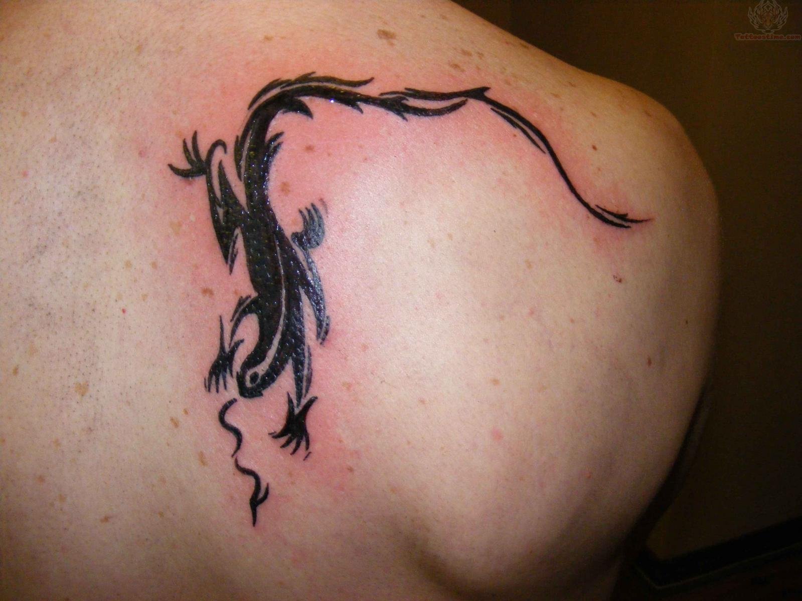Large Lizard Tail Tattoo On Back Shoulder
