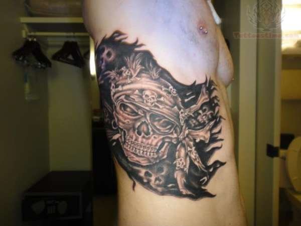 Side Rib Large Skull Pirate Flag