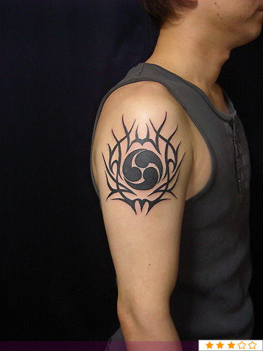 Tribal Egyptian Tattoo On Right Shoulder