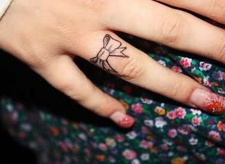 Tiny Bow Finger Fashion Tattoo